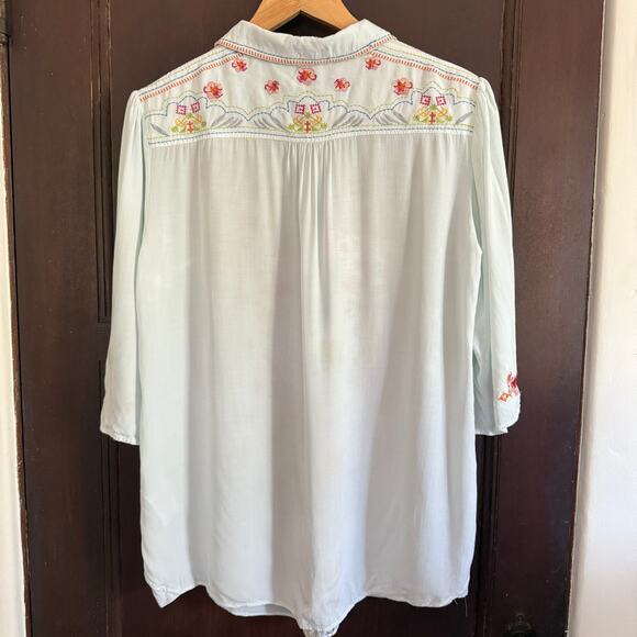 PAPARAZZI | Light Blue Floral Embroidered Popover Blouse | Medium - Picture 7 of 10